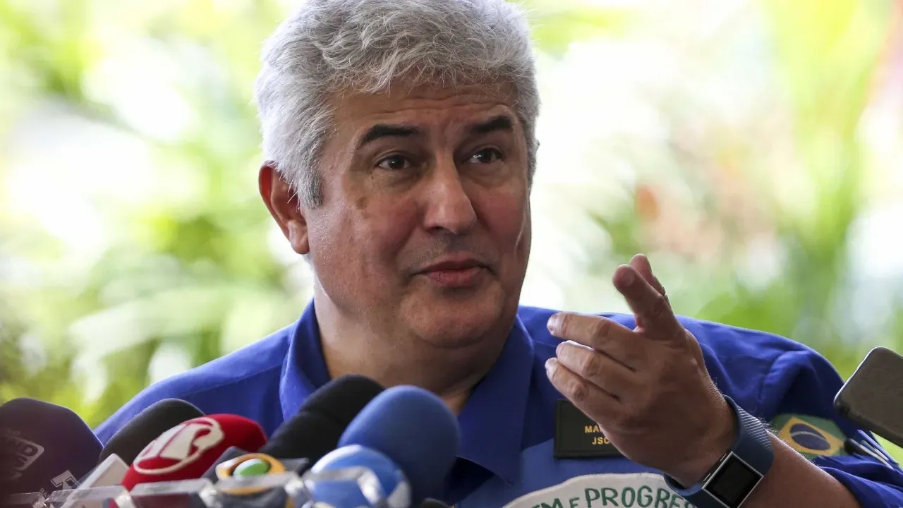 Senador Marcos Pontes utiliza espaço da FAB para negócios