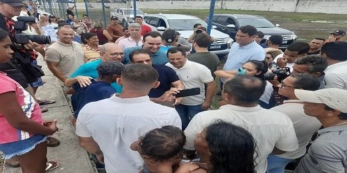 Prefeito Ronaldo Lopes, vice Valdinho Monteiro e classe política recebem o governador em exercício Marcelo Victor