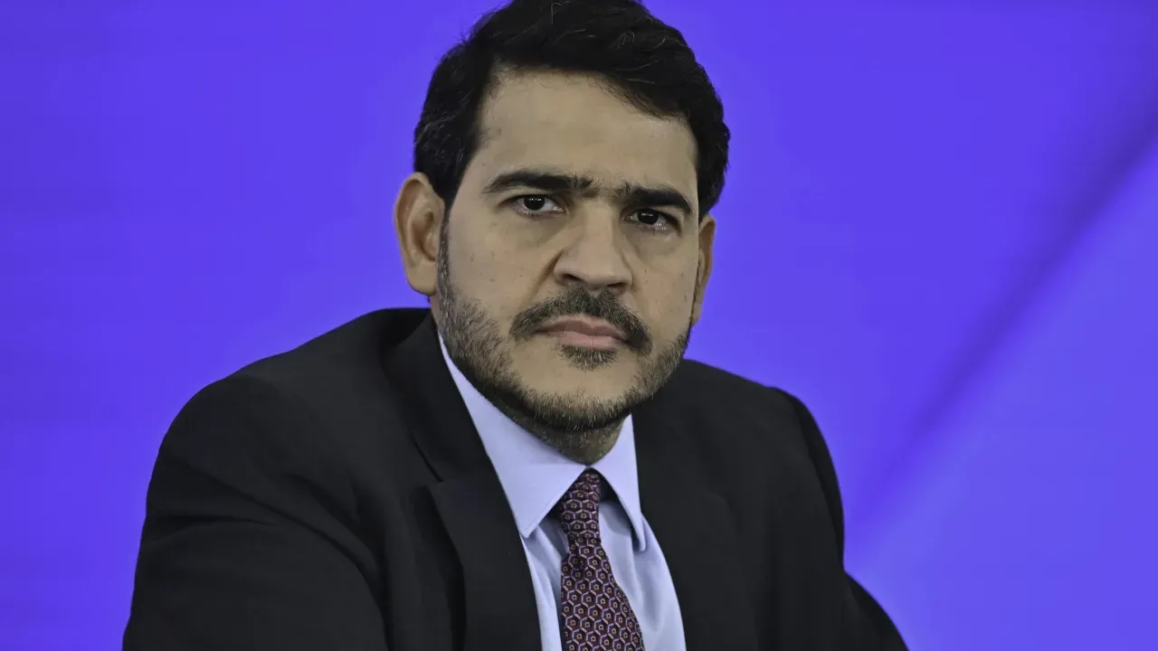 Lula formaliza indicação de Messias ao STF após impasse