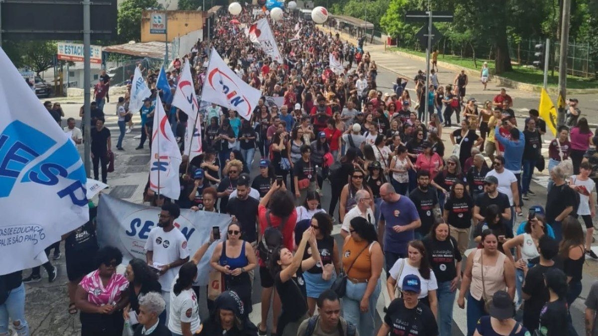 Justiça determina funcionamento das escolas com 70% dos profissionais