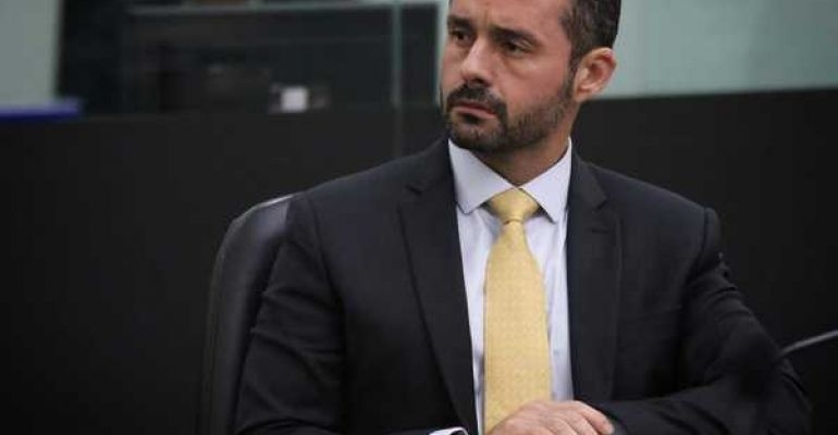 Bruno e Isnaldo já estão em campanha para comandar Assembleia e Câmara