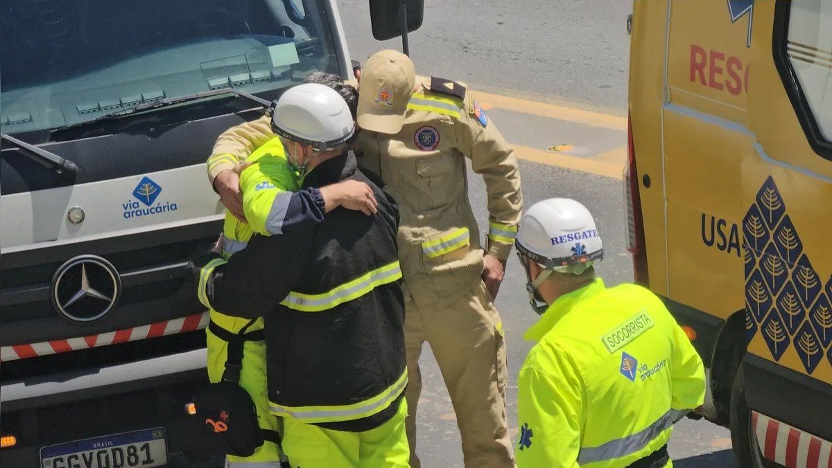 Socorristas choram pela morte de criança em acidente