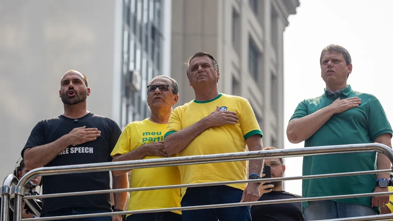 Bolsonaro apoia Malafaia em crítica a generais frouxos