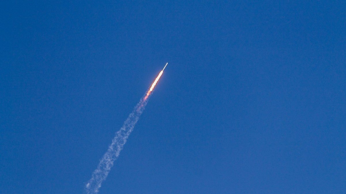 Israel bombardeia instalação de armamentos do Irã em Yazd