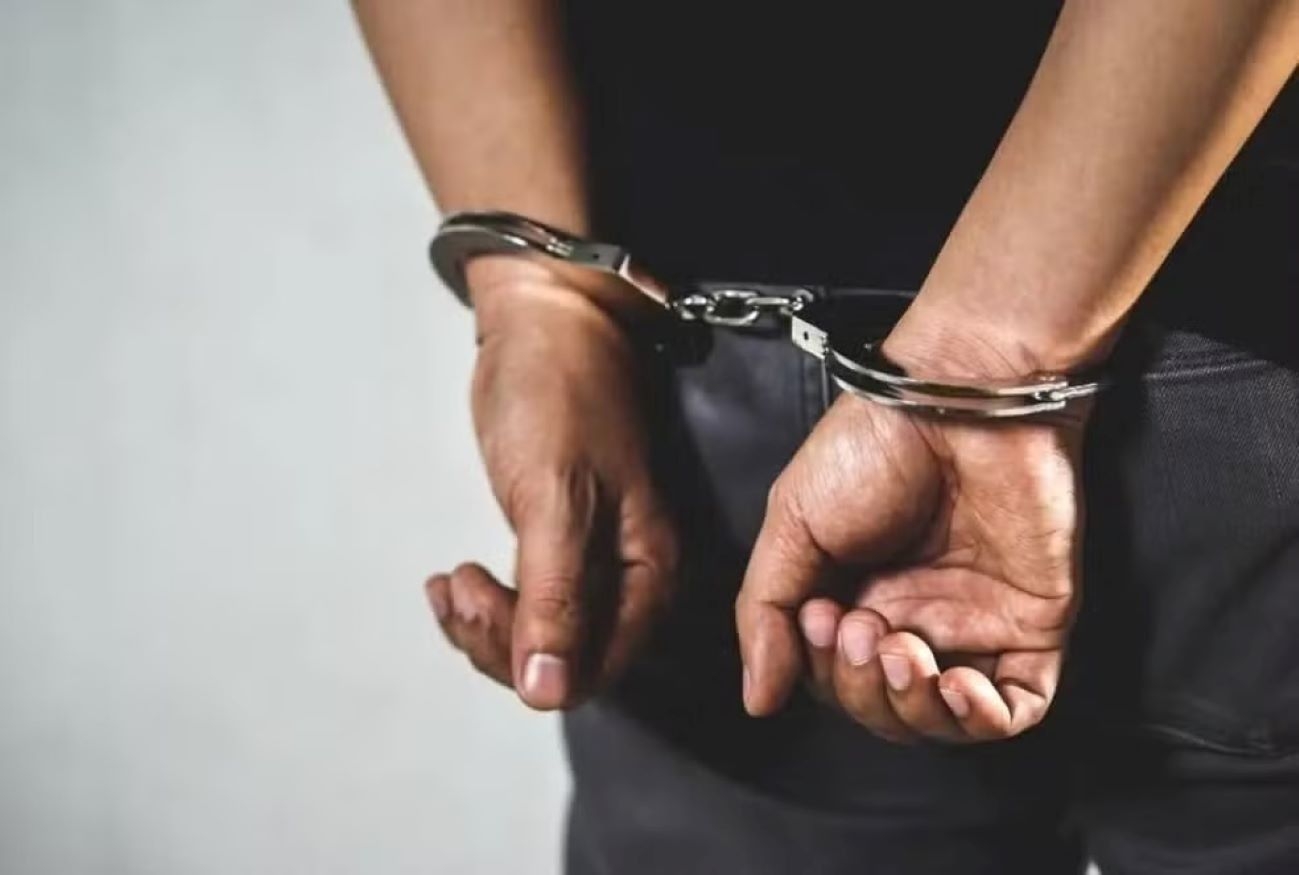 Assassino de babá preso após agredir ex-esposa e tentar levar filhos