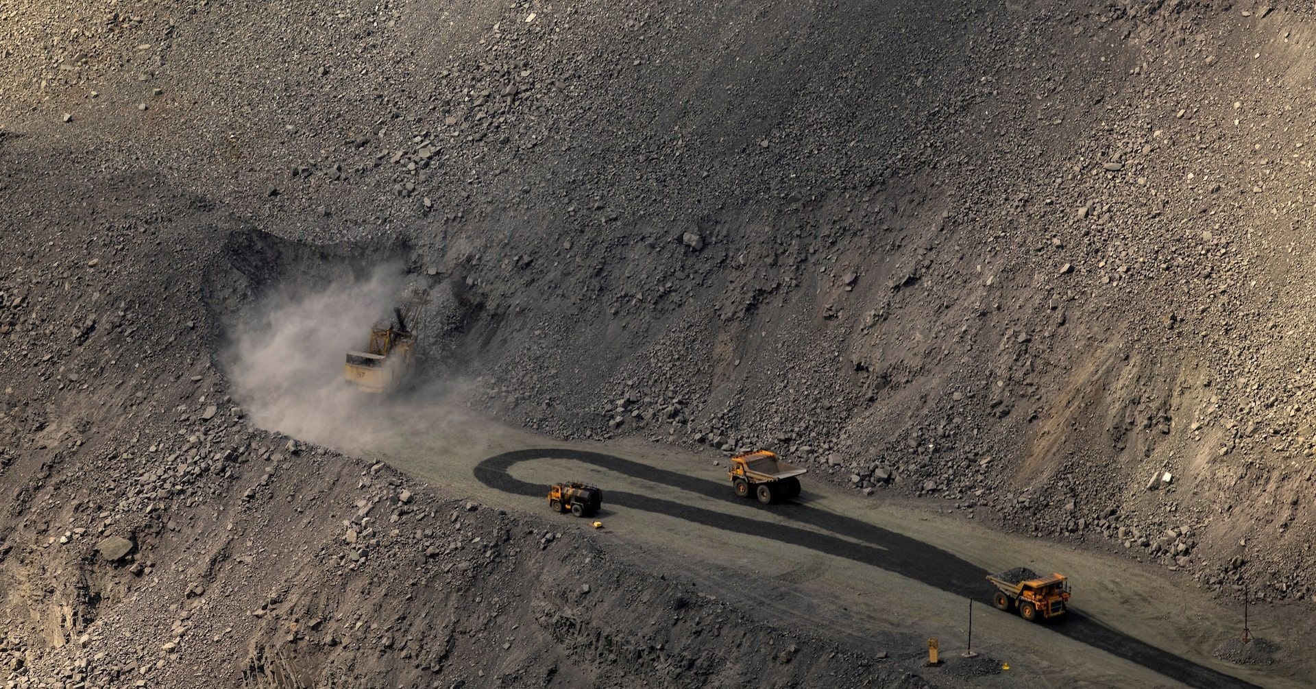 EUA e Ucrânia Firmam Acordo de Exploração Mineral