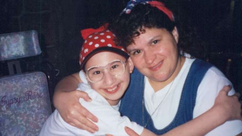 Mamãe Morta e Querida: a saga brutal de Dee Dee e Gypsy Rose