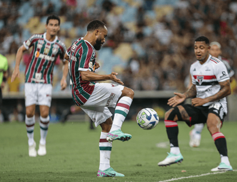 Após três jogos seguidos, Samuel Xavier pode reforçar Fluminense contra o Grêmio