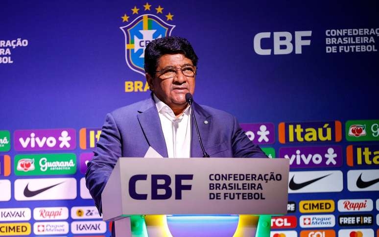 Galvão Bueno perde a paciência com presidente da CBF: 'Poderia sumir do futebol'