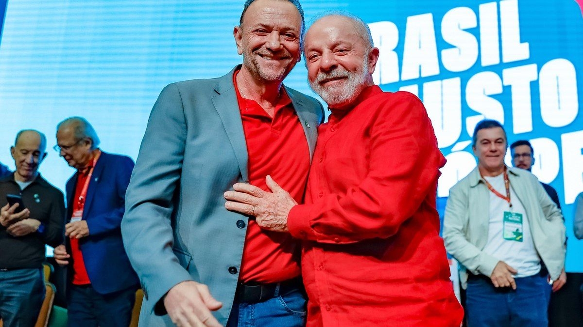 Edinho Silva assume o PT e enfrenta novos desafios políticos