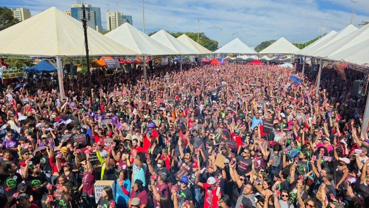 Greve de Professores no DF é Justificada por Descumprimento de Acordo