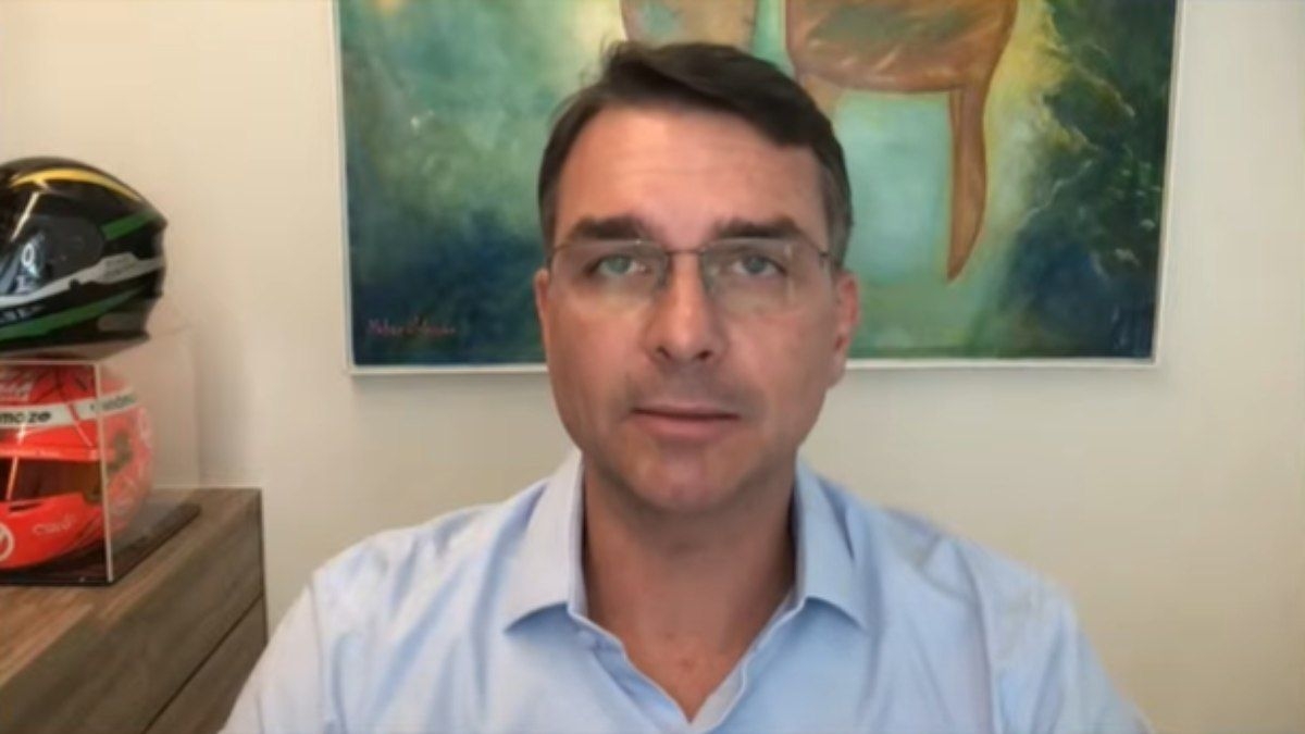 Flávio Bolsonaro defende operações diárias no Rio de Janeiro