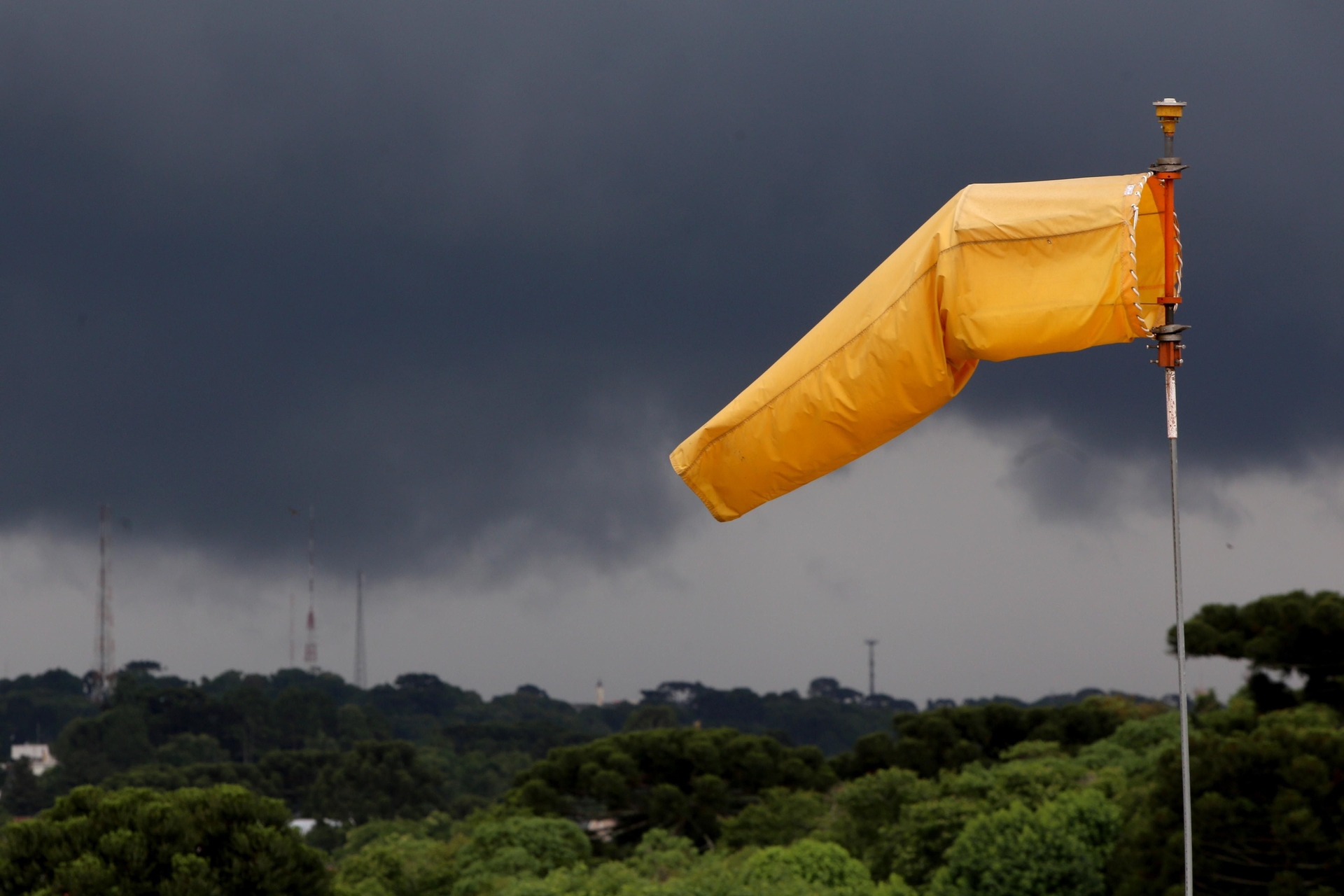 Paraná recebe alertas de chuvas intensas e tempestades