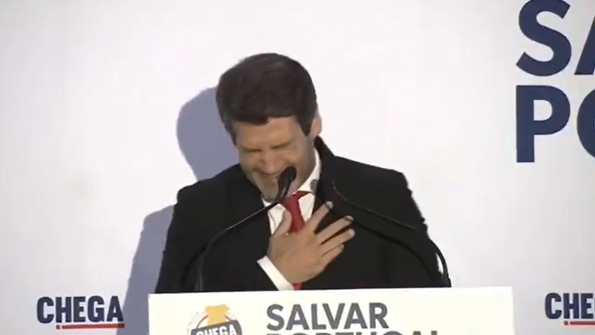 Líder da extrema-direita em Portugal passa mal em comício