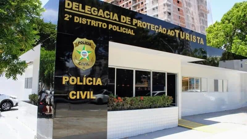 Delegacia móvel com policiamento bilíngue nas prévias