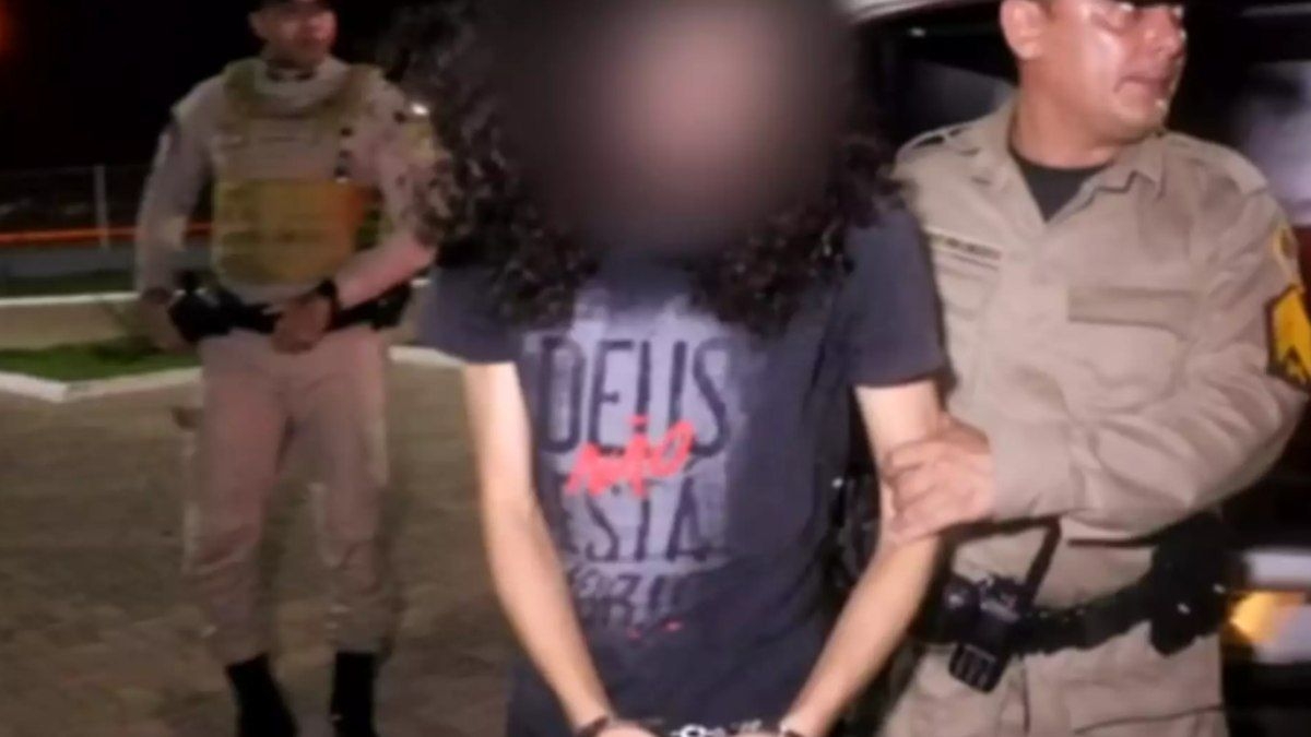 Professor é preso por oferecer chá com sêmen a alunas