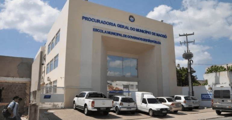 Contribuintes podem regularizar dívidas municipais com descontos até a próxima quinta