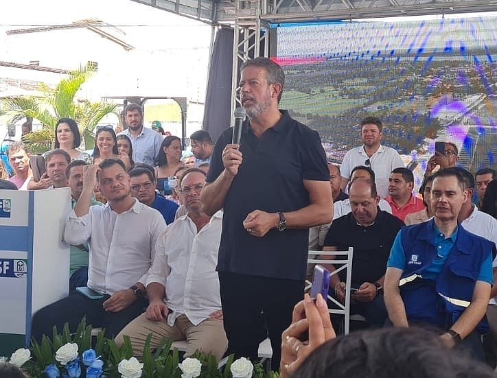 Arthur Lira entrega 100 tratores para 100 famílias de trabalhadores da agricultura familiar de Alagoas