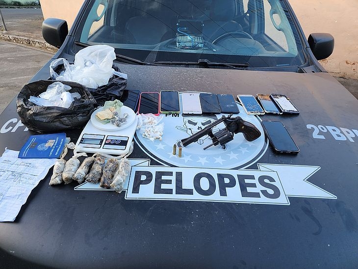 Três suspeitos de envolvimento em crime de latrocínio são presos com arma e drogas em União dos Palmares
