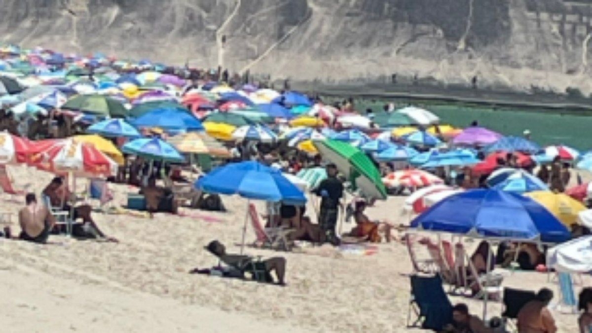 Homem quebra caixa de som após irritação com funk em praia