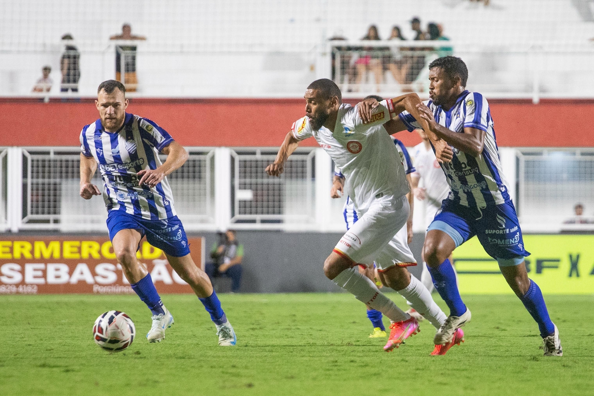 Higo elogia desempenho do CSA em empate contra Tombense