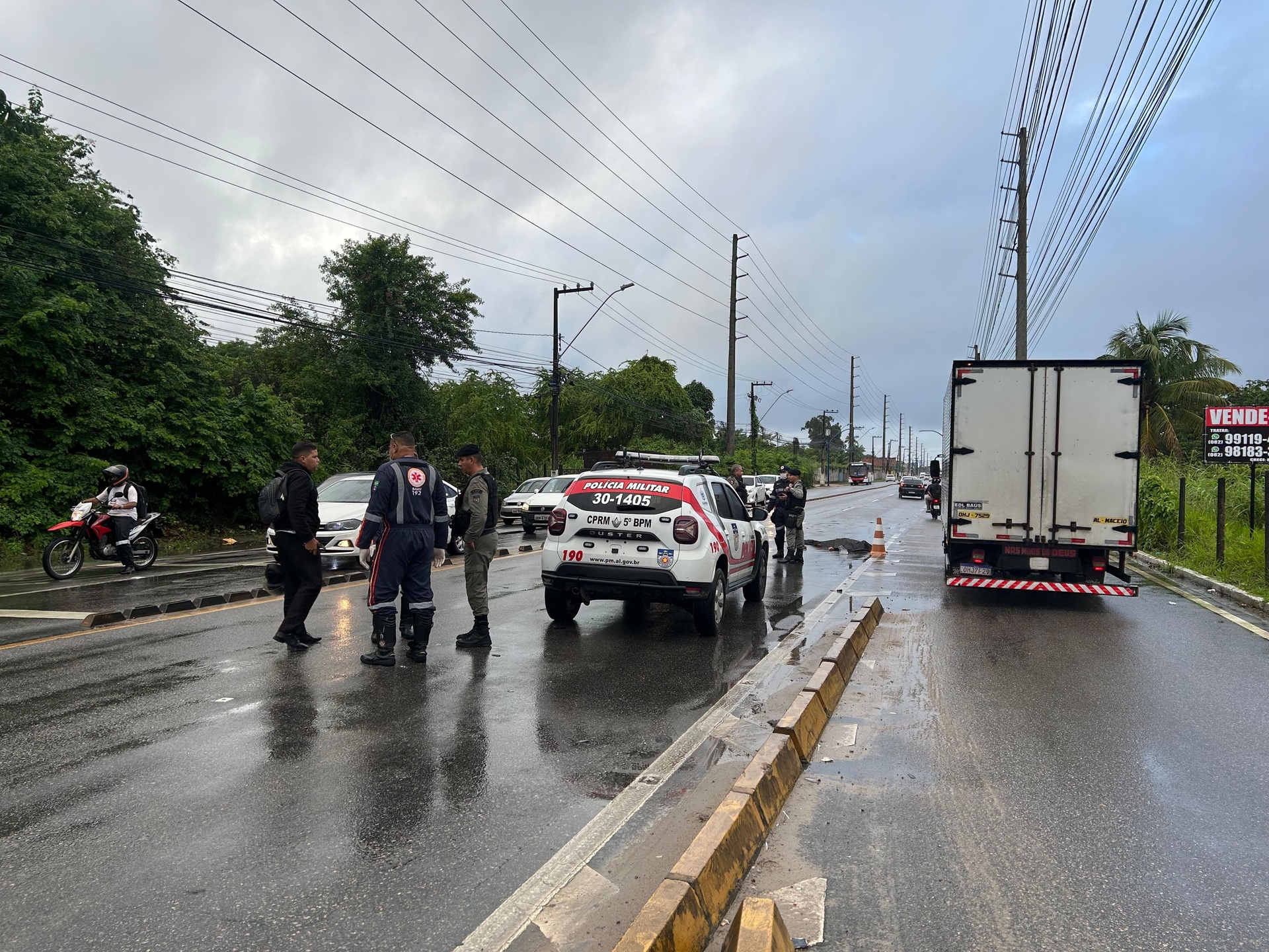 Vídeos Revelam Acidente Fatal entre Caminhão e Moto em Maceió
