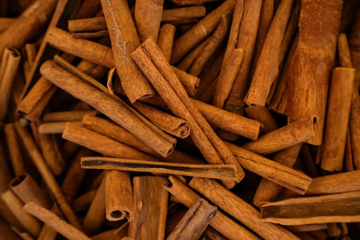Importância do Pau de Canela Envolto em Papel Alumínio