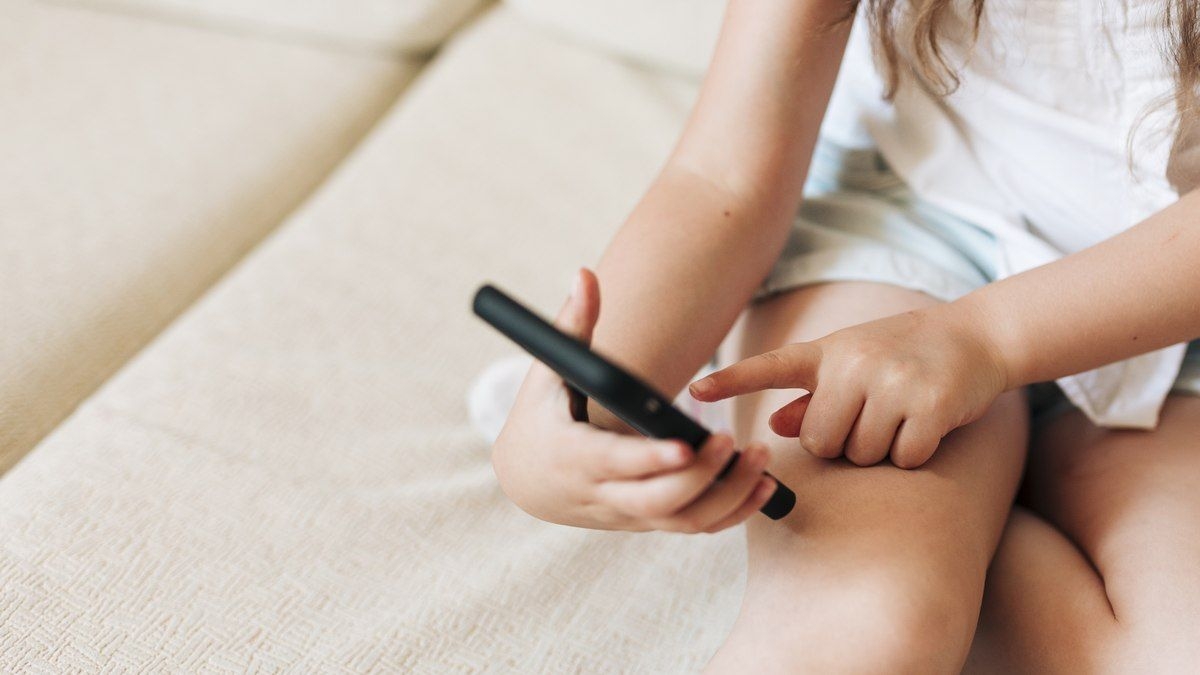 PL da Adultização propõe filtro de conteúdo positivo