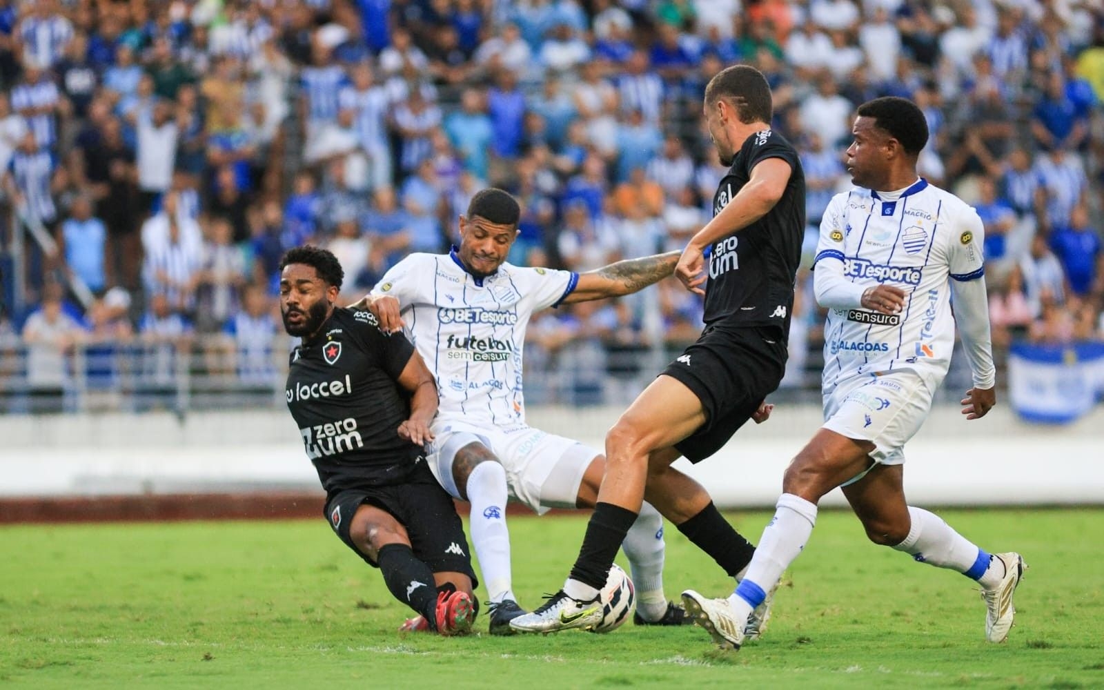 CSA enfrenta adversários diretos na luta pelo G-8