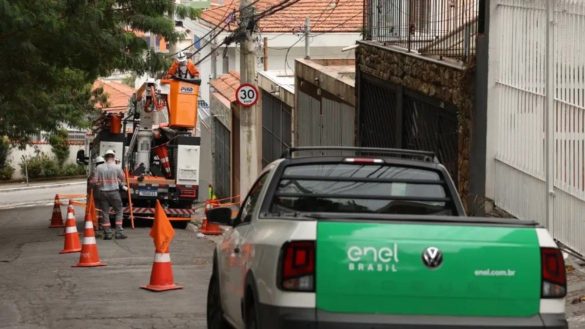 Chuva em São Paulo causa aumento de casas sem energia