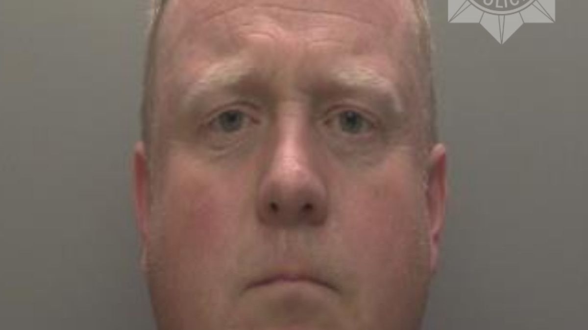 Ex-diretor de funerária admite ocultação de 30 corpos