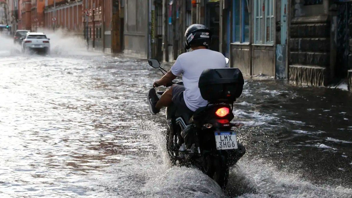 Ciclone e chuva marcam fim de semana no Brasil