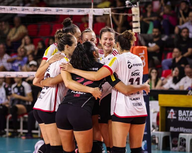 Sesc Flamengo vence o Unilife Maringá de virada pela Superliga feminina