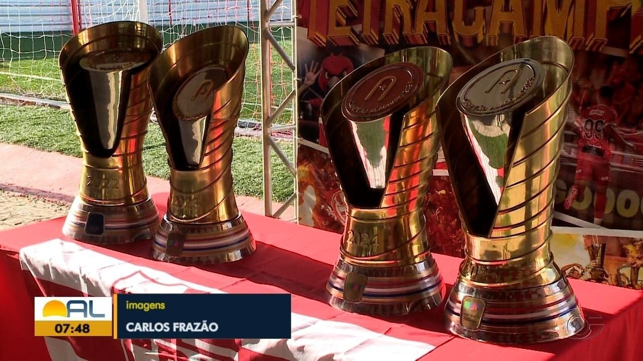 Anselmo Ramon conquista tetra e faz história no CRB