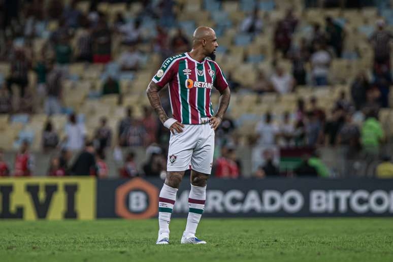 Felipe Melo justifica derrota do Fluminense em expulsão: 'foi correr pra caramba e marcar'