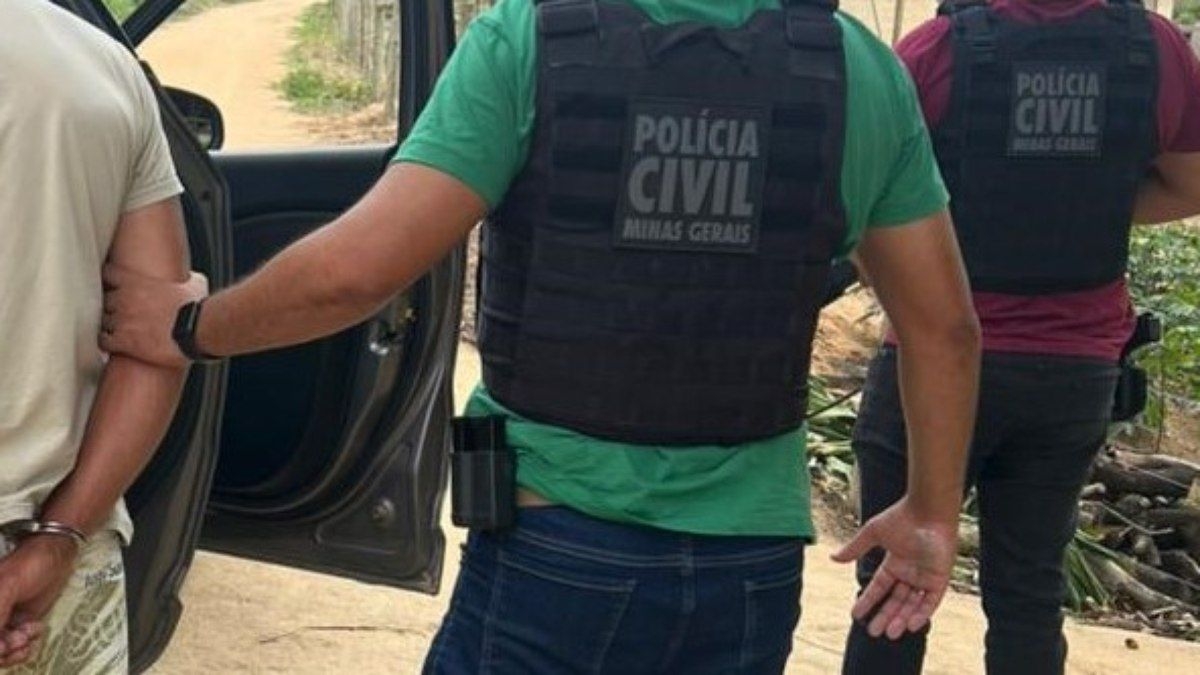 Homem preso por feminicídio com facão diante dos filhos