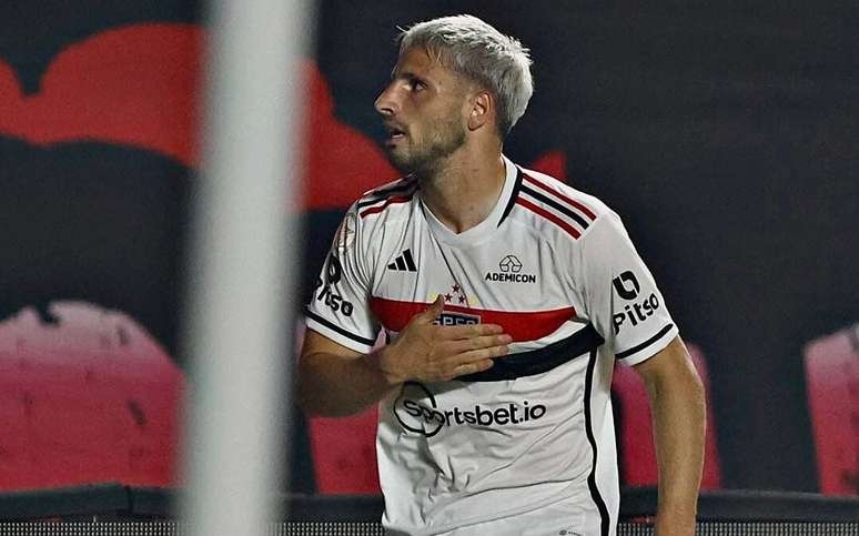 Calleri minimiza momento ruim do São Paulo: 'Brigamos por todos os campeonatos'