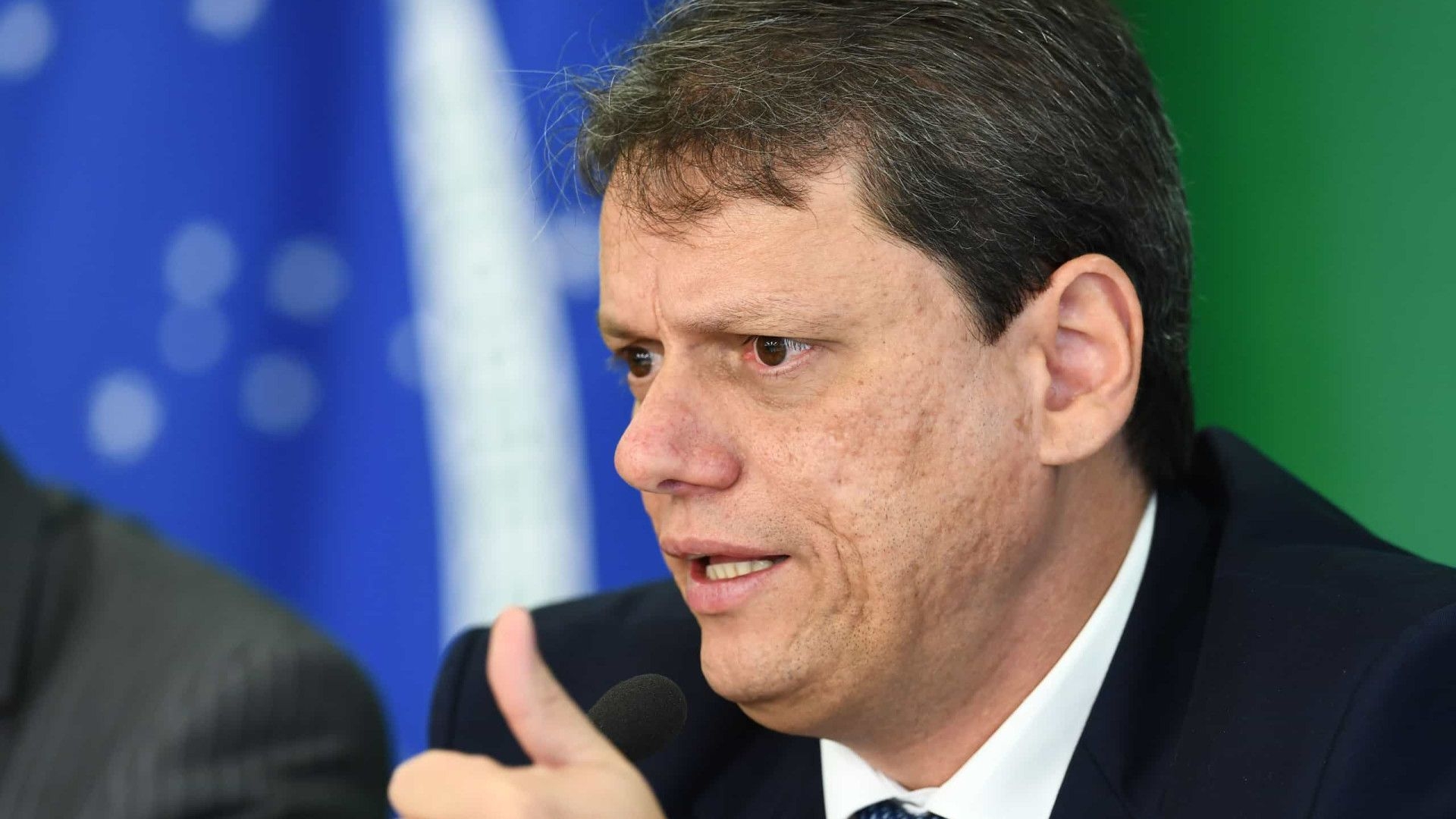 Tarcísio chama ex-desafeto Milton Leite de 'lindão' em meio a tentativa de venda da Sabesp