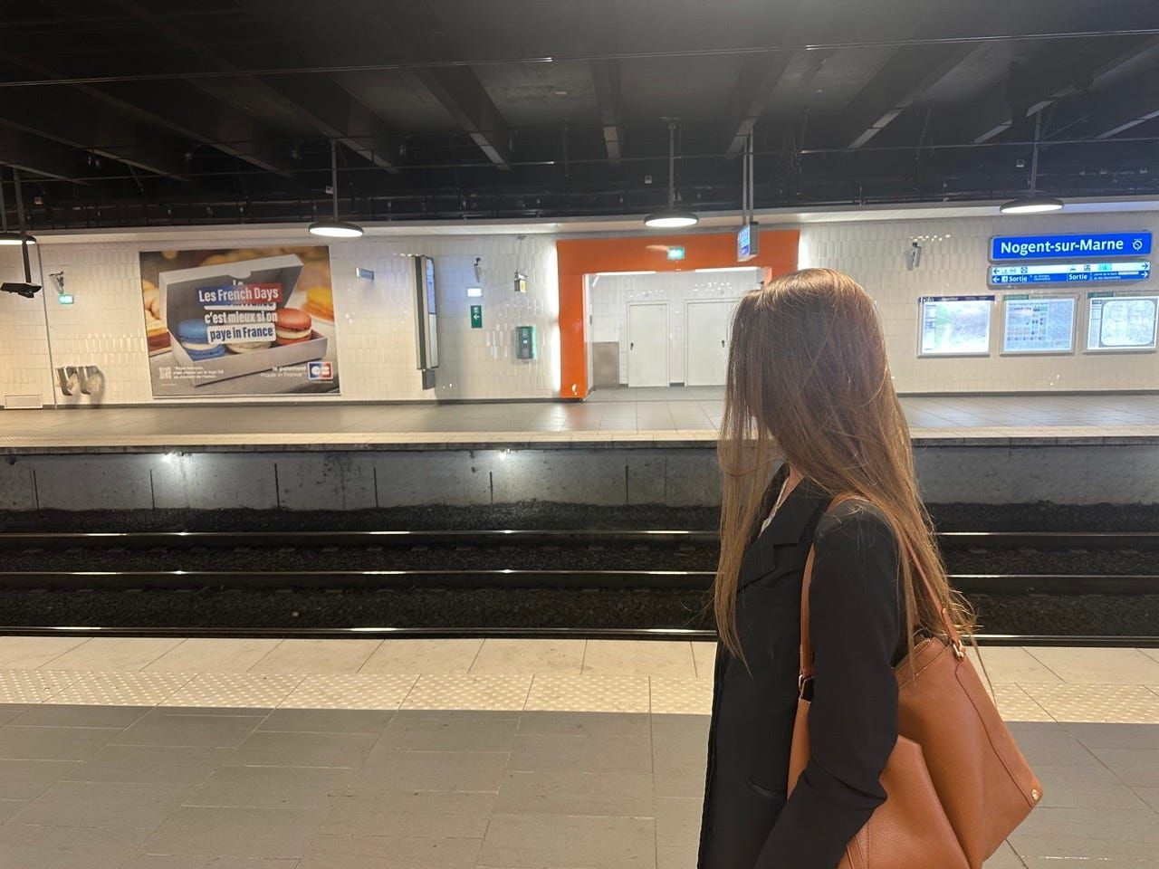 Diferenças Culturais no Trabalho: Paris e EUA