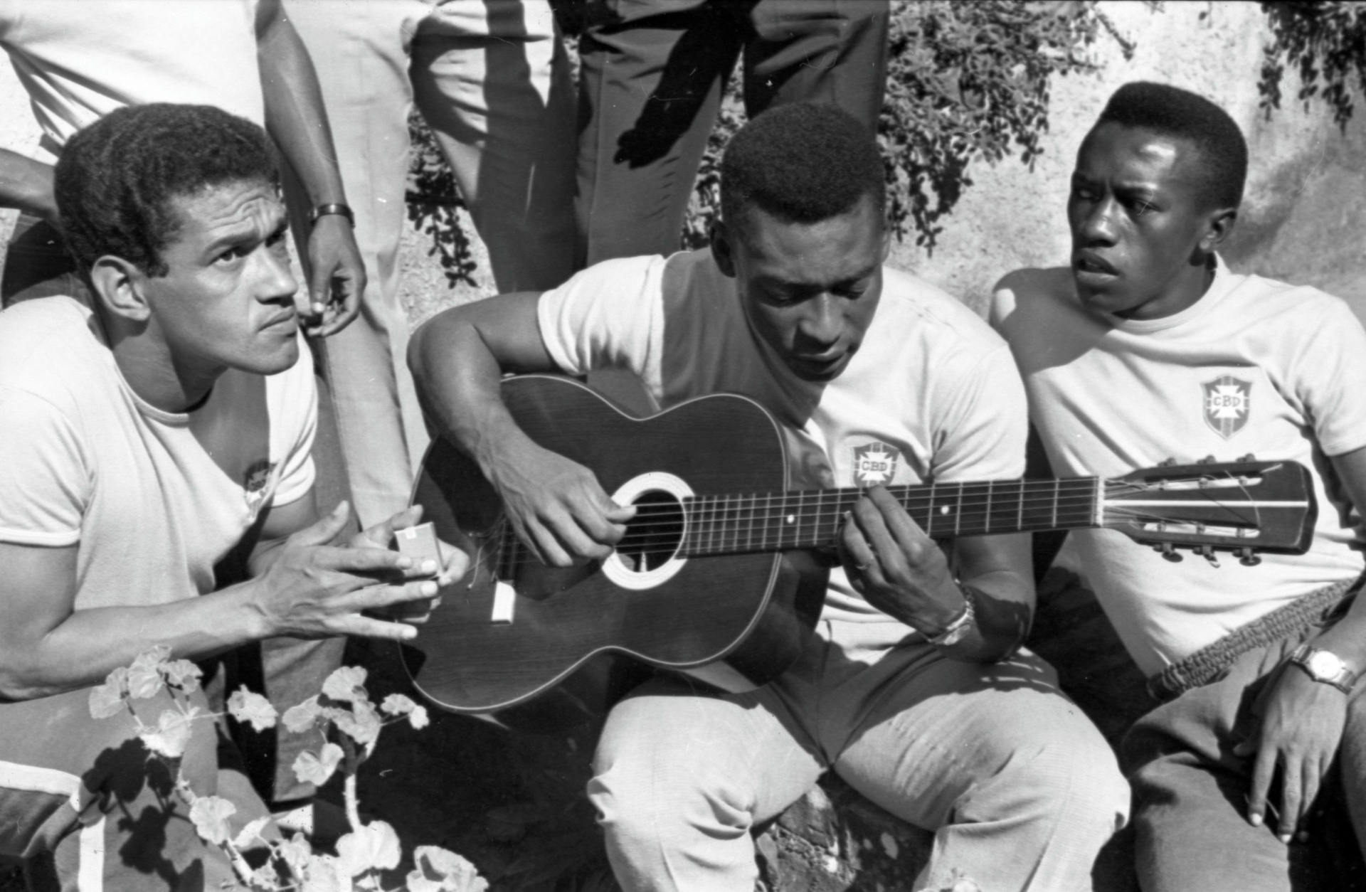 Violão que Pelé amou antes da Copa vai a leilão