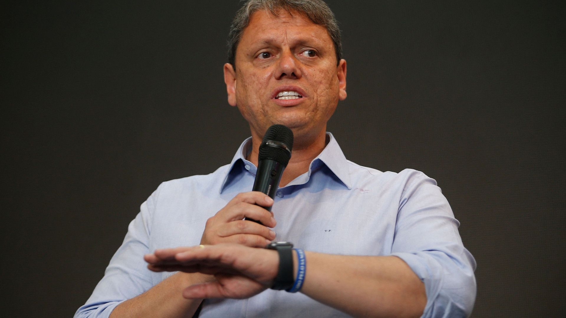 Governadores de oposição a Lula citam viagem, férias e check-up e desfalcam ato no 8/1