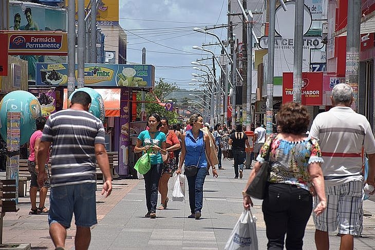 Centro, shoppings e serviços: veja o que abre e fecha no feriado desta sexta-feira (08)