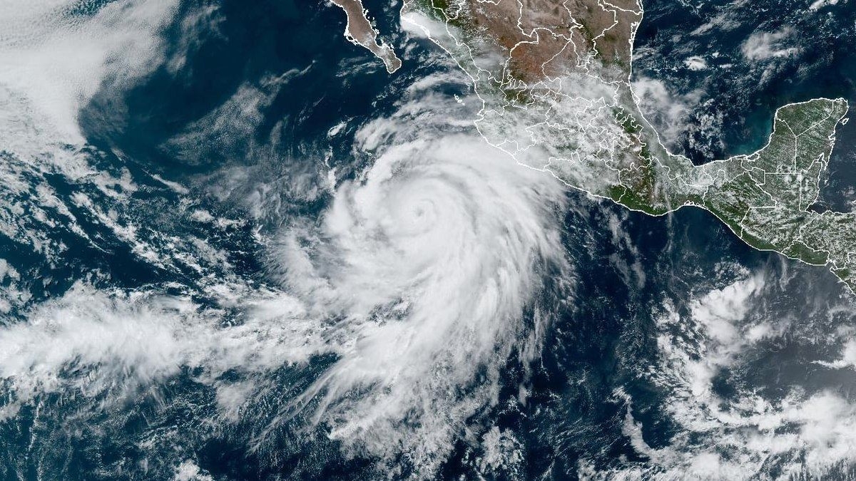 Furacão Erick atinge o México com ventos de até 200 km/h