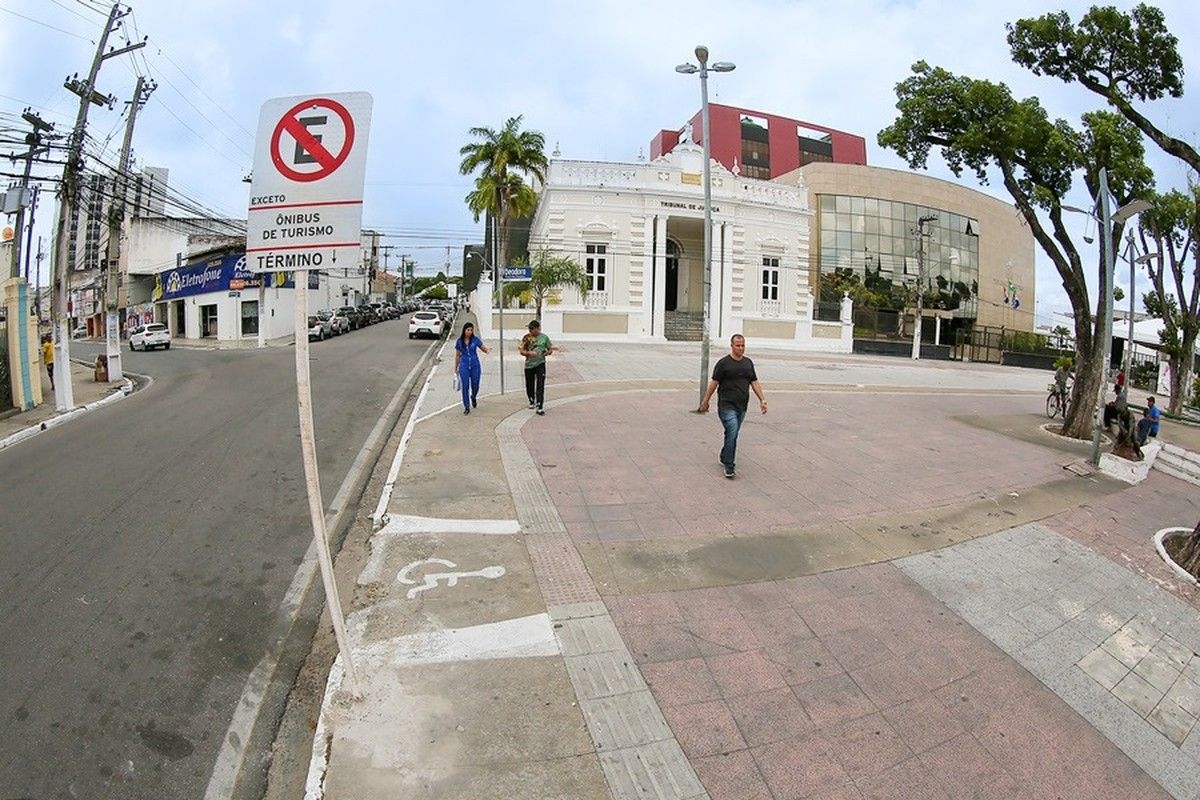 Homem é assassinado por dupla no centro de Maceió