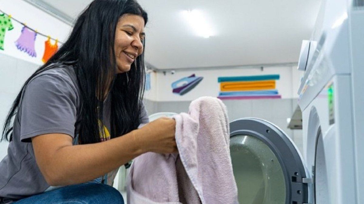 Lavanderias públicas promovem mudança na rotina das famílias