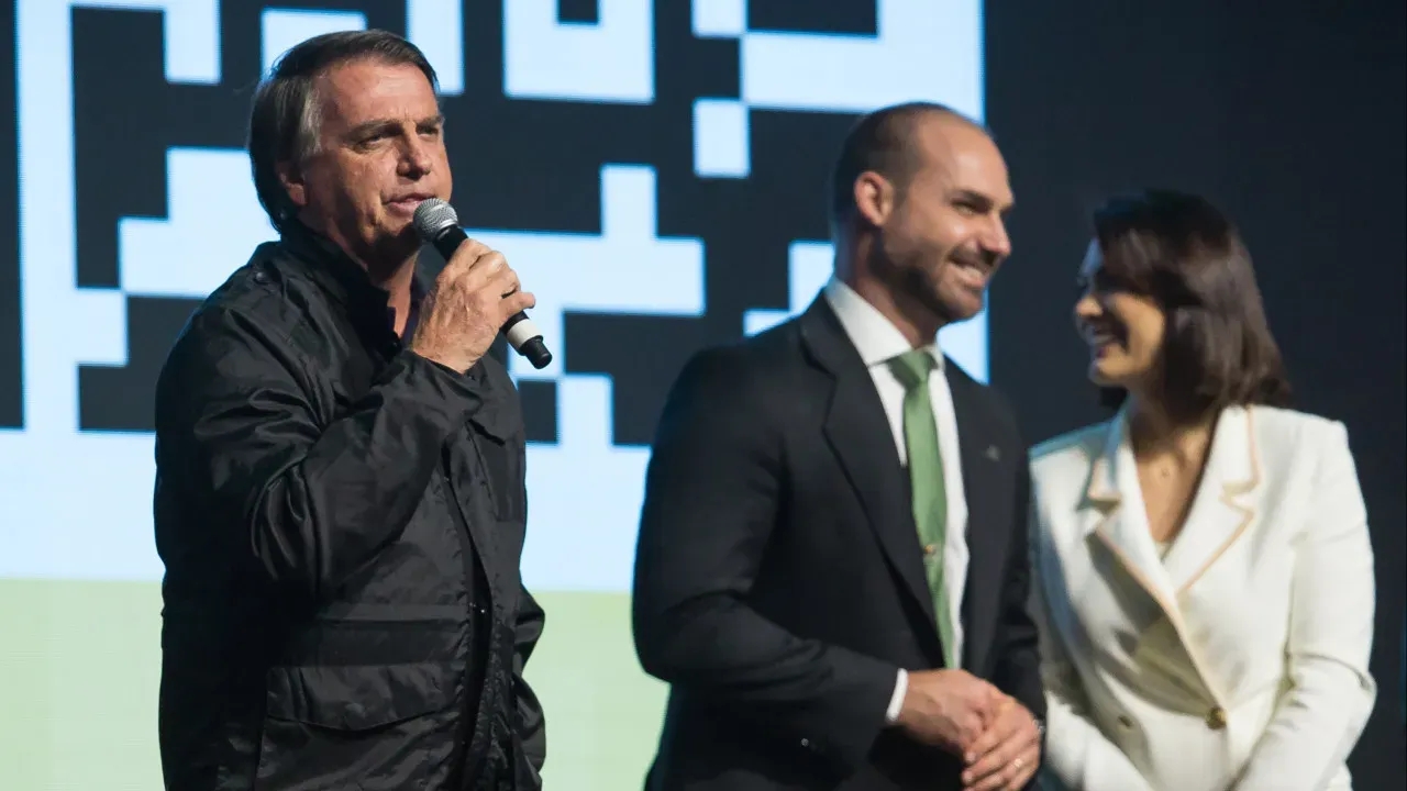 Cid revela papel de Michelle e Eduardo Bolsonaro em golpe