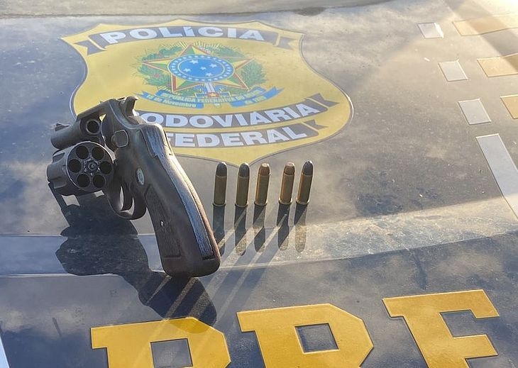 Três são presos por porte ilegal de arma de fogo em Messias