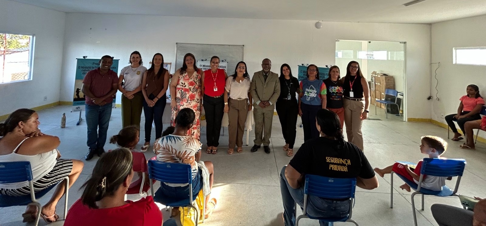 Pais de estudantes da Escola Irmã Jolenta recebem orientação sobre proteção infantil