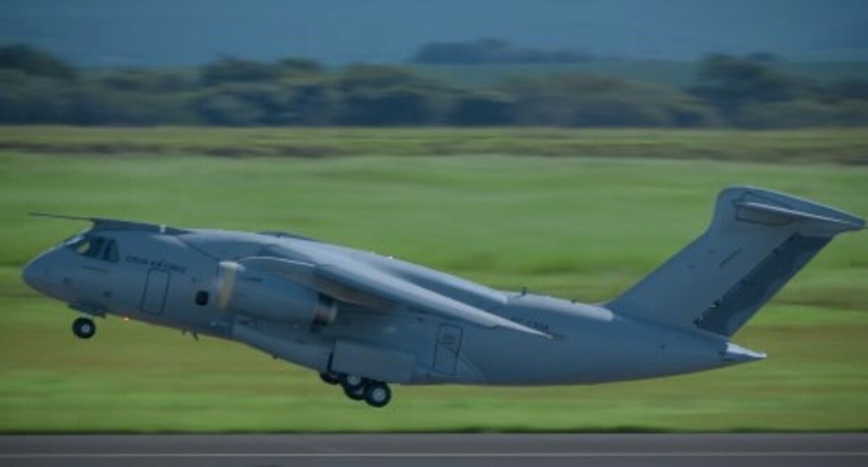 Cargueiro Militar da Embraer Realiza Voo Inaugural na República Tcheca