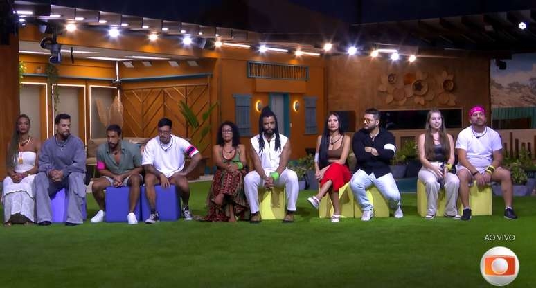 BBB25: ‘Fala que a gente quer se aparecer e bota uma cadeira no queixo’, rebate Aline ao ser alvo no Sincerão